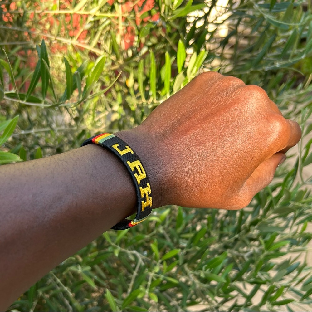 NW 💯 Hand Knitted Adjustable bracelet Made in Benin